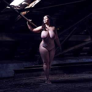 Bella Mona