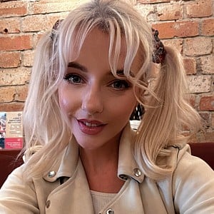 Blonde Gabie