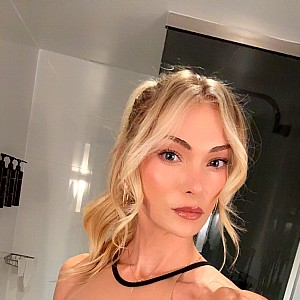 Blondefithotwife52