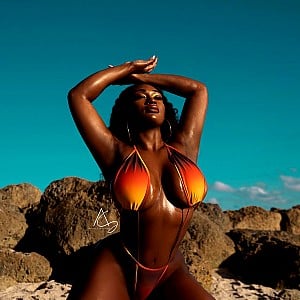 Bombshell Brea