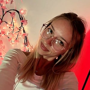 Book Tok Ava