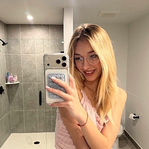 Book Tok Ava
