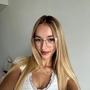 Book Tok Ava
