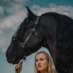 Britt Dekker