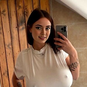 Brooke Mills (OnlyFans)