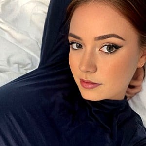 Brooke Mills (OnlyFans)