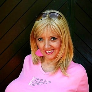 Busty Deelite