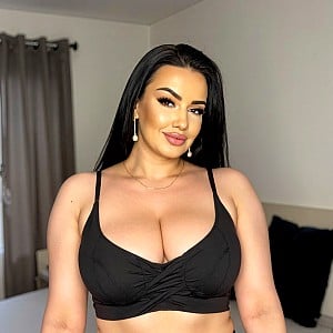 Busty Lora