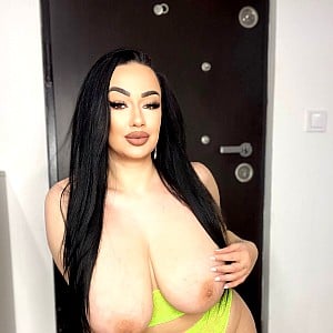 Busty Lora