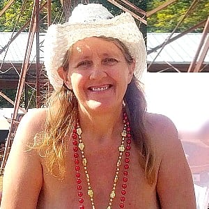 Busty Petra