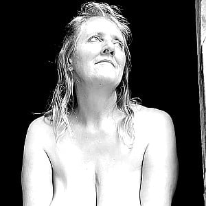 Busty Petra