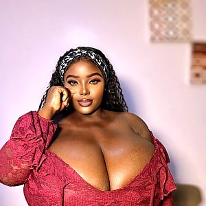 Busty Vivian