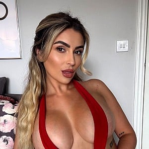 BustyBrunetteX