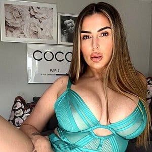 BustyBrunetteX
