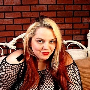 Buxom Bella