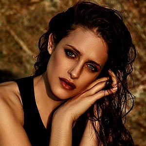 Carly Chaikin