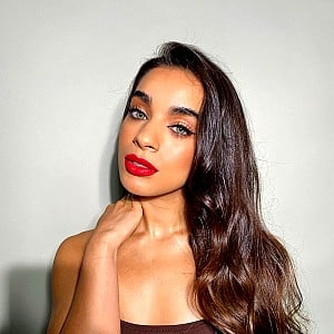 Caroline Alvares