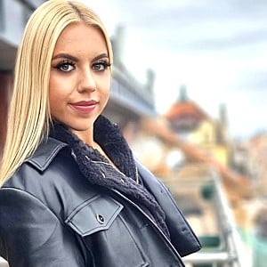 Caroline Bee