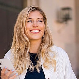 Celine Flores Willers