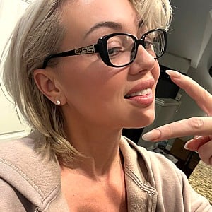 Chloe Adams (Hot Milfs Fuck)