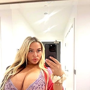 Chloe Amber