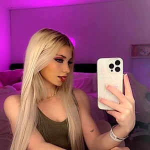 Chloe Dolly