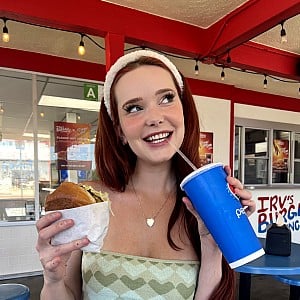 Chloe Foxxe