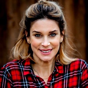 Claudelle Deckert