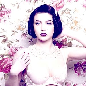 Clea De Velours