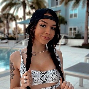 Cora Jade