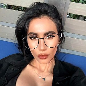 Cristina Vee