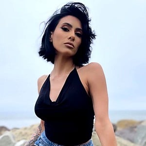 Cristina Vee