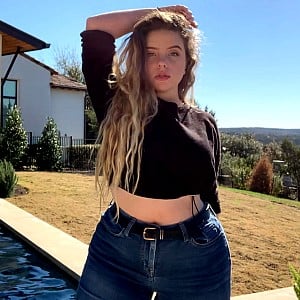 Dakota Jade (Model)