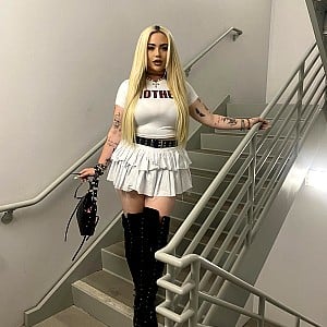 Dani The Aquarius Moon
