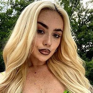 Dani The Aquarius Moon