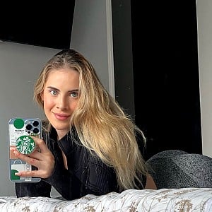 Daniela Florez (Webcam Model)