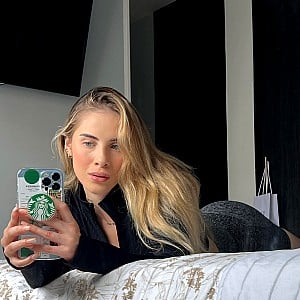 Daniela Florez (Webcam Model)