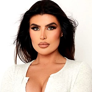 Danielle Martin (Model)