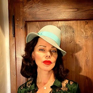 Debi Mazar