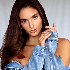 Deborah St Pierre - Free pics, galleries & more at Babepedia