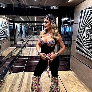 Deolane Bezerra