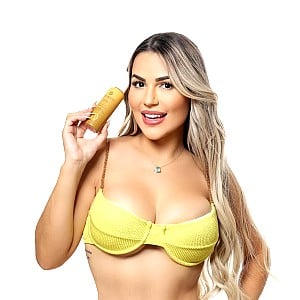 Deolane Bezerra
