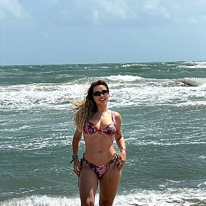 Deolane Bezerra