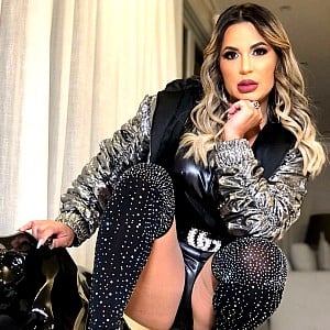 Deolane Bezerra