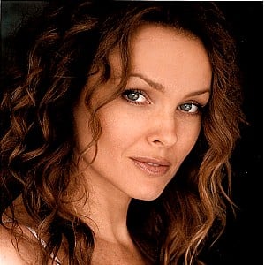 Dina Meyer