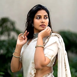 Divi Vadthya
