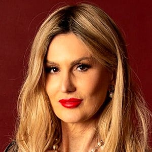 Domina Scarlet