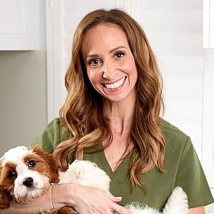 Dr Lisa Chimes