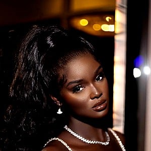 Duckie Thot