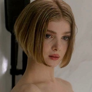 Elena Kampouris